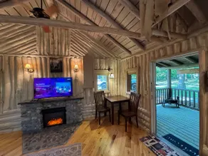 Northern Lights Retreat Little Cabin - Image 3