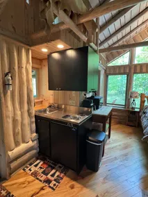 Northern Lights Retreat Little Cabin - Image 4