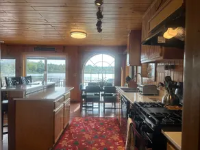 Hot tub*beautiful views*lakefront*close to PRNL - Image 5