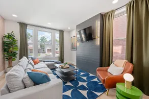 Family Retreat: Hot tub, Fire pit. 6 min to DT. - Image 4