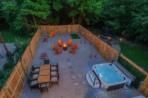 Family Retreat: Hot tub, Fire pit. 6 min to DT. - Image 2