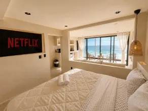 King Bed Luxury Beachfront in Playas w/AC - Image 2