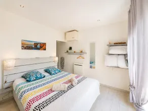 Elegant & Quiet Cozy Haven Near the Center with Air Conditioning - Image 3