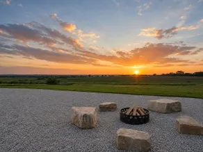 Woodland Hills Rustic Retreat - Image 2