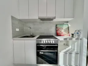 Brand-New Stylish Home* FREE Security Parking - Image 5