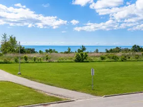 Villa near Beach & Trails- BBQ/ Games/ Lakeview - Image 3