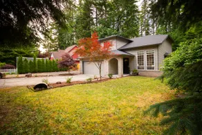 Hoodland Hideout - Walk to Shops, Fireplace, Pets - Image 2