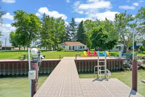 3BR Lakefront Cottage |Deck, Backyard, BBQ & Piano - Image 5