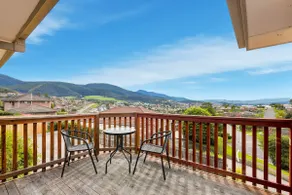 Mountain View Retreat | BBQ, Balcony & Parking - Image 3