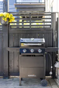 Downtown, Patio, BBQ & 2 FREE Parking - Image 4