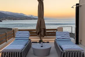 Luxury Beachfront Apartment with Panoramic View - Image 4
