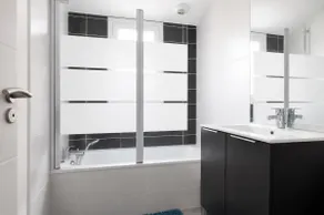 Maison moderne 3 chambres - parking et extérieur - Image 5