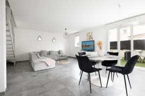 Maison moderne 3 chambres - parking et extérieur - Image 3