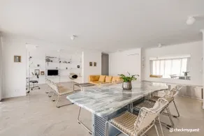 Modern 1bdr/2p Flat With a Balcony - Menilmontant - Image 2