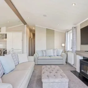 Luxury 3 Bed Lodge Corton - Image 4