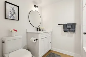 Inner city Bankview + spacious King bed suit - Image 4