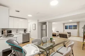 Inner city Bankview + spacious King bed suit - Image 5