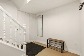Inner city Bankview + spacious King bed suit - Image 3