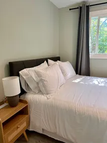 Modern Burien Retreat, Sleeps 6, 7 Min to SeaTac - Image 4