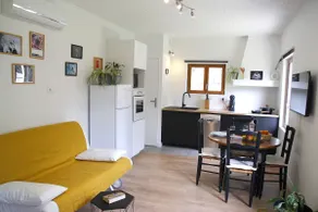 Small independent air-conditioned house with garden - Image 2