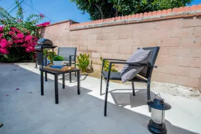 Private 1BR | Sleeps 2 | Workspace + WiFi - Image 3