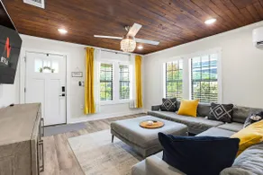 Casita Linda, A Charming Southtown Retreat w/pool - Image 5