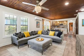 Casita Linda, A Charming Southtown Retreat w/pool - Image 4