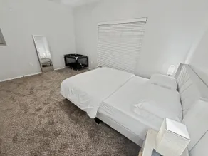 Spacious 1BR in Dallas | Queen Bed & Fast Internet - Image 2