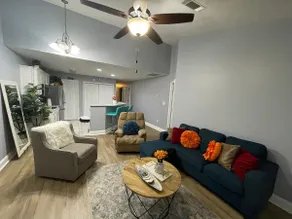 Relaxing Retreat Near Everything - Image 2