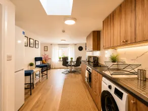 Family Apartment Opp Old Coach inn and Bus Stop - Image 3