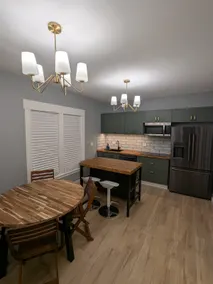 Designer Retreat | 100” TV · Walk to UO & Downtown - Image 4