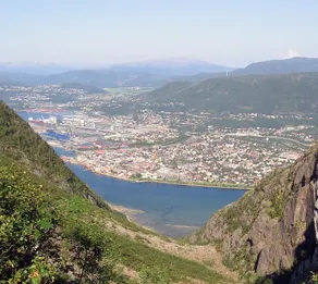 Spacious 3-BR Apartment- 4 min drive to Helgelandstrappa - Image 5