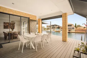 Waterfront Home with Canal Views in Halls Head - Image 3