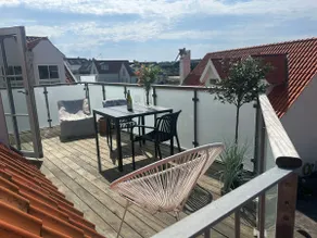 Vacation paradise with beach and city life - Image 4