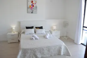 Jacaranda Lounge, Apartment with double bed and s. - Image 2