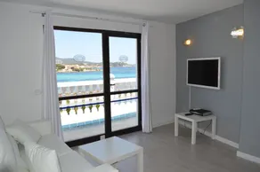 Jacaranda Lounge, Apartment with double bed and s. - Image 3