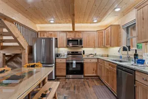 Log Cabin w Hot Tub&Free Tickets_Near ThunderRidge - Image 2