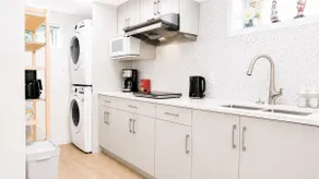 Entire2BR Semi-BSMT Suite 10 min Walk to Metrotown - Image 4