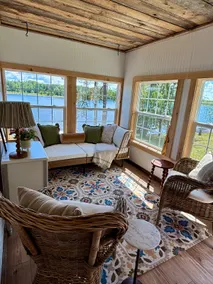 Newly remodeled classic lakeside cottage - Image 3