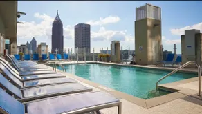 Chrome Dome Highrise with Rooftop Pool - Image 4