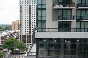 Chrome Dome Highrise with Rooftop Pool - Image 3