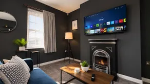 Private 1 Bed House in Tipton with Parking - Image 2