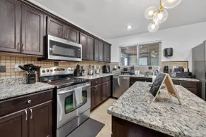 Southern Comfort Escapes 5BR for 14 Near NASA home - Image 2