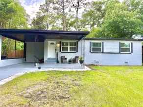 Cozy Family Home | Sleeps 6| WiFi & Parking - Image 2