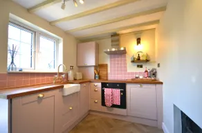 Cosy Cottage with Outdoor Bath in Northants - Image 2