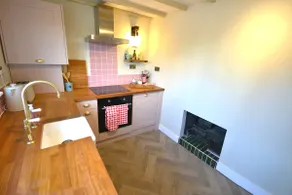 Cosy Cottage with Outdoor Bath in Northants - Image 3