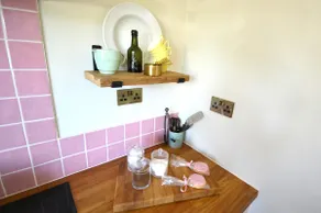 Cosy Cottage with Outdoor Bath in Northants - Image 4