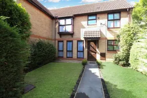 Entire 2 Bedroom House 7m To Station - Image 3