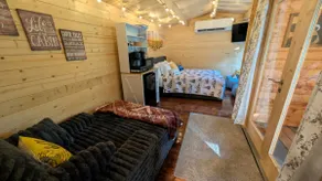 Cozy Spruce Cabin | Couples Getaway, The Caverns - Image 4