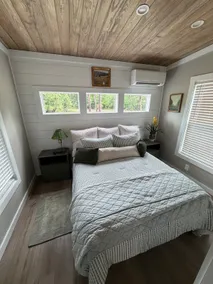 Chumuckla Springs Tiny Home Cabin #23 with bunks - Image 3